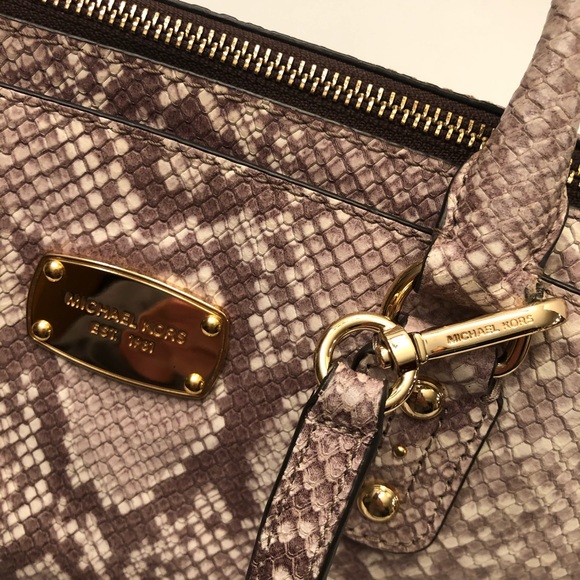 Michael Kors Embossed Python Purse. - Picture 6 of 6
